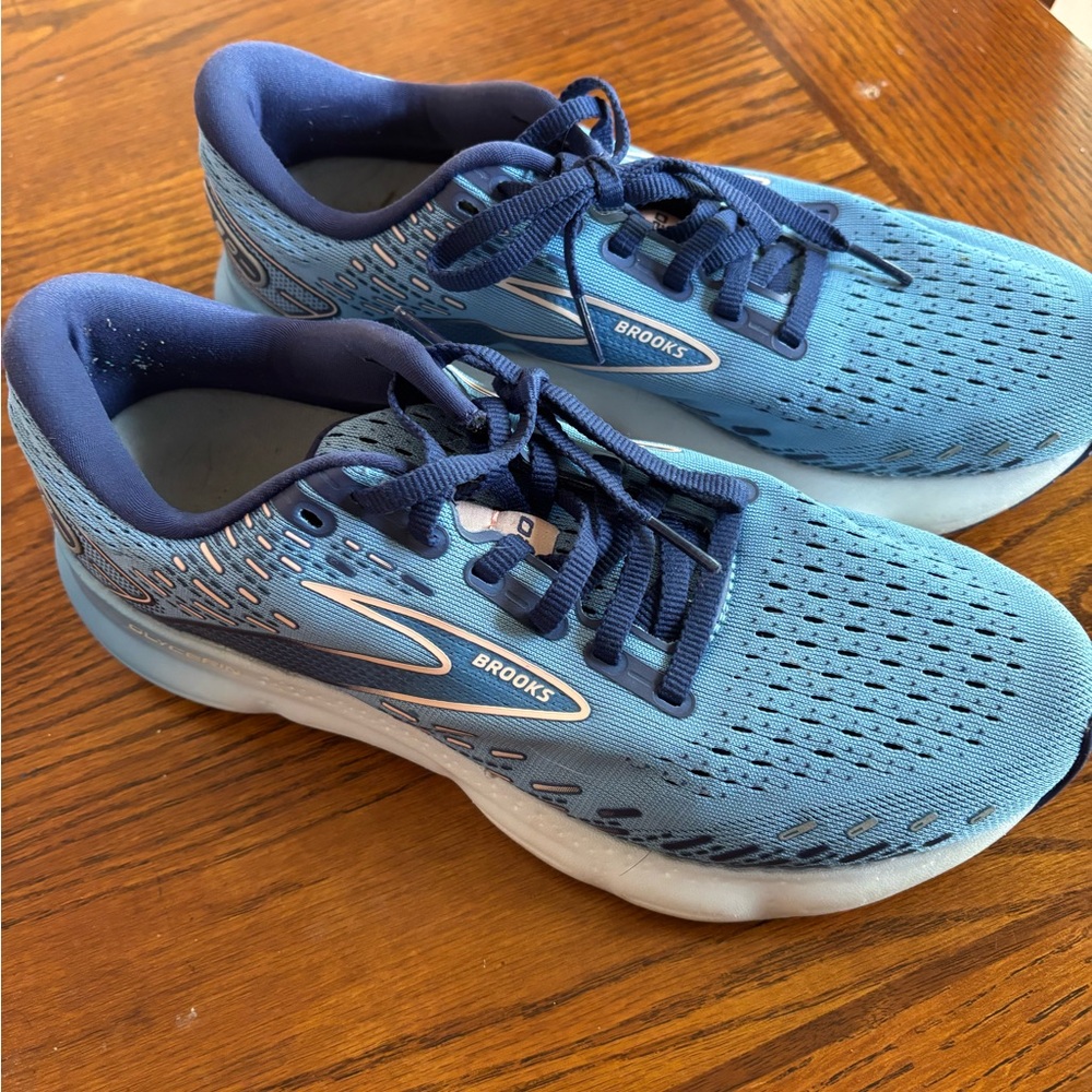Brooks Glycerin 20 womens size 9. Like new